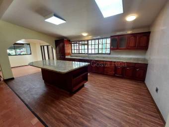 Se alquila casa en Ciudad Colón Mora 27-764
