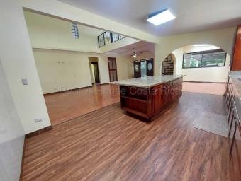 Se alquila casa en Ciudad Colón Mora 27-764