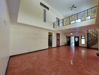 Se alquila casa en Ciudad Colón Mora 27-764