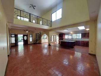 Se alquila casa en Ciudad Colón Mora 27-764