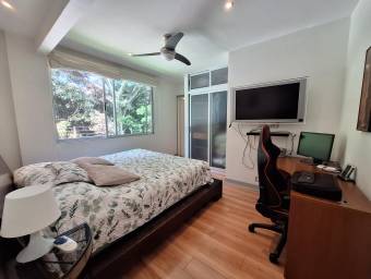 Se vende casa en Piedades Santa Ana 25-585