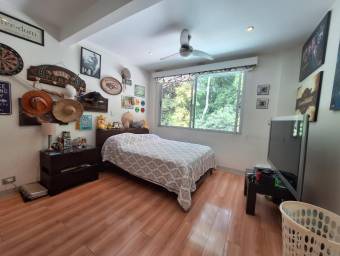 Se vende casa en Piedades Santa Ana 25-585