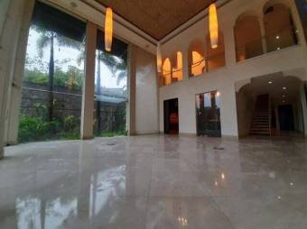 Venta de espectacular mansión de lujo con piscina y cine privado #26-1357 GS
