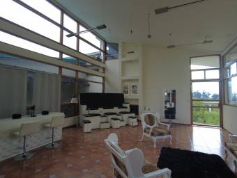 Venta de propiedad con casa principal y 4 apartamentos rodeada de naturaleza #24-12 GS Venta de propiedad con casa principal y 4 apartamentos rodeada de naturaleza #24-12 GS