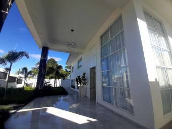 Venta de Estupenda Casa a Estrenar en Escazú / Mls. 26-175 OFC JB