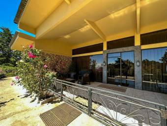 Venta de casa rodeada de naturaleza en El Tirol, Heredia #26-1682 GS