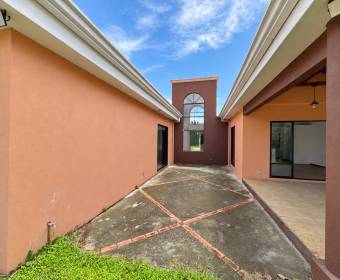 Casa de 1 planta en Lomas de Cariari, Heredia. Remate bancario.