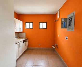 Casa de 1 planta en Lomas de Cariari, Heredia. Remate bancario.