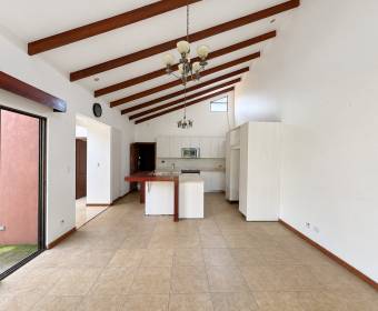 Casa de 1 planta en Lomas de Cariari, Heredia. Remate bancario.