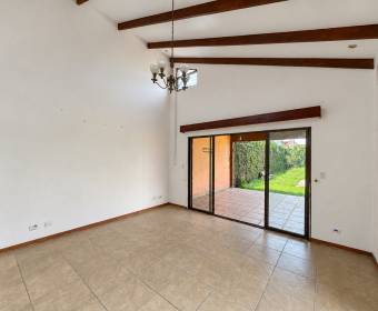 Casa de 1 planta en Lomas de Cariari, Heredia. Remate bancario.