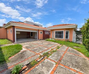 Casa de 1 planta en Lomas de Cariari, Heredia. Remate bancario.