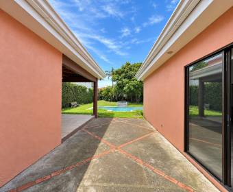 Casa de 1 planta en Lomas de Cariari, Heredia. Remate bancario.