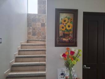 Se vende casa en Sabanilla Montes de Oca 27-778