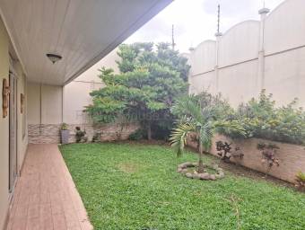 Se vende casa en Sabanilla Montes de Oca 27-778