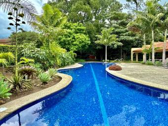 Venta de casa familiar en condominio con piscina en Piedades #26-773 GS