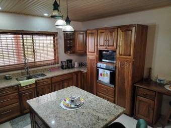 Venta de Hermosa Casa en San Isidro, Alajuela / Mls. 26-1597 OFC JB