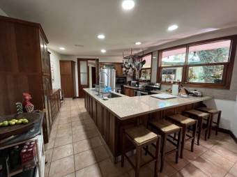 Venta de Estupenda Casa en Brasil, Santa Ana / Mls. 26-200 OFC JB