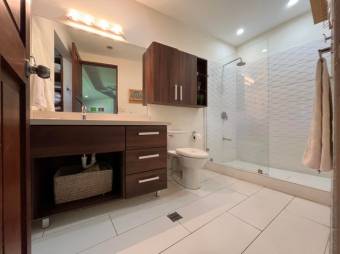 Venta de Estupenda Casa en Brasil, Santa Ana / Mls. 26-200 OFC JB