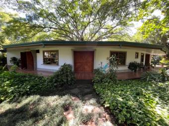 Venta de Estupenda Casa en Brasil, Santa Ana / Mls. 26-200 OFC JB