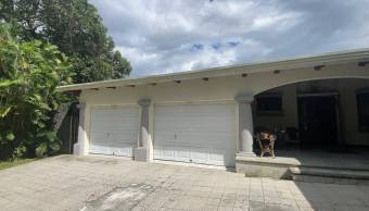 Venta de propiedad de uso mixto con piscina y amplias áreas verdes #26-76 GS