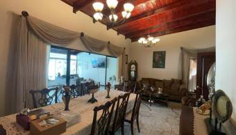 Venta de propiedad de uso mixto con piscina y amplias áreas verdes #26-76 GS