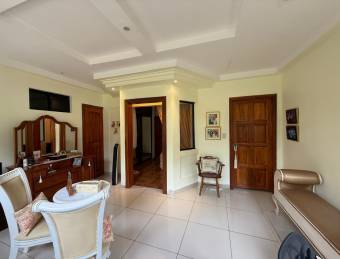 Venta de villa con 20 apartamentos y piscina en San Lorenzo de Heredia #26-545 GS