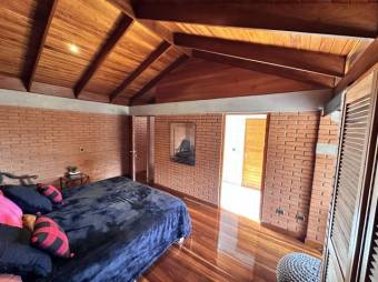Venta de Exclusiva Casa de Lujo en El Tirol, San Rafael de Heredia / Mls. 26-442 OFC JB