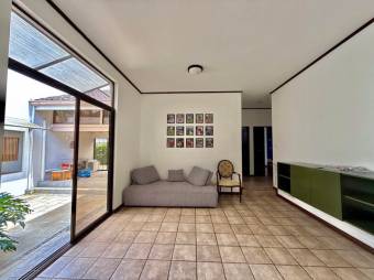 Venta de Encantadora Casa en Piedades, Santa Ana / Mls. 26-773 OFC JB