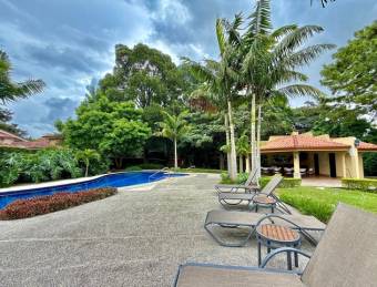 Venta de Encantadora Casa en Piedades, Santa Ana / Mls. 26-773 OFC JB