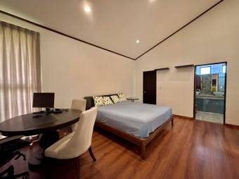 Venta de Encantadora Casa en Piedades, Santa Ana / Mls. 26-773 OFC JB