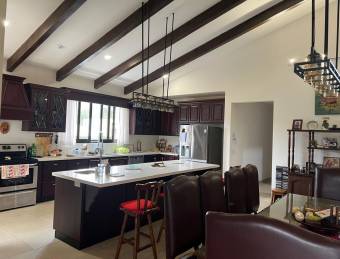 Venta de casa moderna con piscina interna y gimnasio #27-624 GS