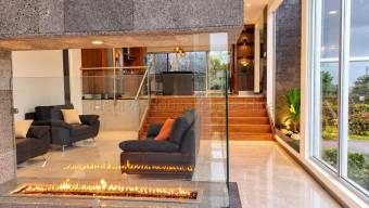 Venta de Casa de Lujo AMUEBLADA en San Rafael de Heredia. RAH 27-820