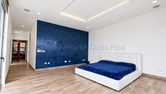 Venta de Casa de Lujo AMUEBLADA en San Rafael de Heredia. RAH 27-820