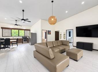Casa amueblada de 3 habitaciones con piscina privada cerca de Tamarindo Casa amueblada de 3 habitaciones con piscina privada cerca de Tamarindo