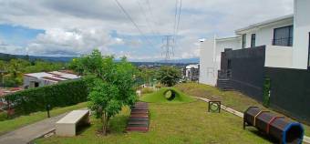 Alquiler de casa moderna en condominio en Guachipelín de Escazú #27-815 GS