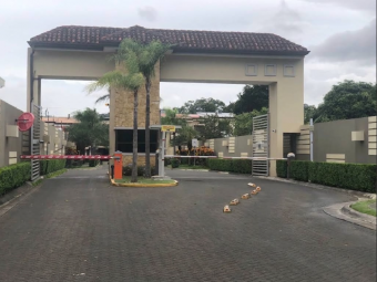 VENTA DE CASA, SAN JOSE, CONDOMINIO SANTA ANA HILLS.