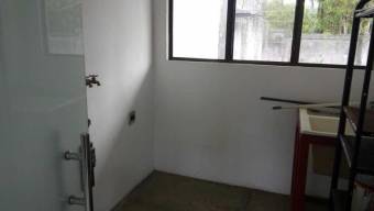 se renta apartament con mucho patio  ideal para los amantes de los animales 19-1364