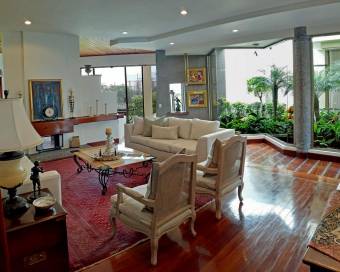 One-Level, 6400-ft2 House on Half-Acre for Sale, Near Parque del Este