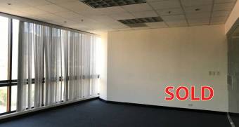 Alquiler oficina Santa Ana En oficentro 564m2 a $12.232 (O-633)