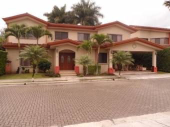 RS Vende Amplia Casa en Condominio de Santa Ana Listing 17-888