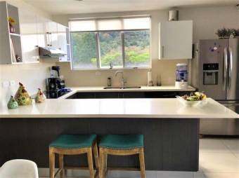 se vende lujos apartamento con mucha luz natural y vista a la montañas en escazu 20-1469