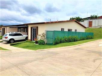 se vende espaciosa casa moderna esquinera con 34 m2 de patio