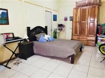 Se vende casa independiente con apartamento y lote grande 20-1877