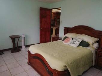 Se vende casa independiente con apartamento y lote grande 20-1877