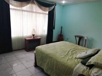 Se vende casa independiente con apartamento y lote grande 20-1877