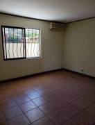 se vende casa espaciosa en el centro de santa ana 20-1527