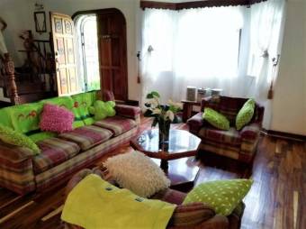 se vende espacioso casa con diseño californiano con mucha area verde en la garita 20-1446