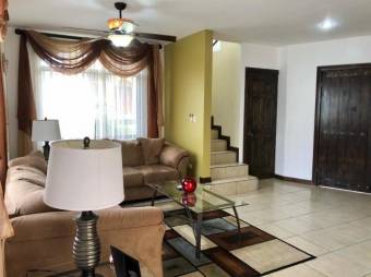 se vende moderna casa esquinera en condominio con zona verde 20-2186