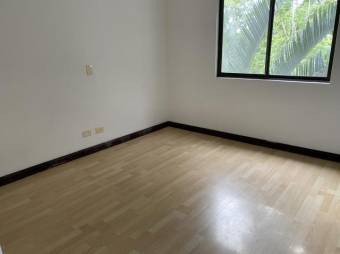 se vende apartamento en santa ana centro 20-2142