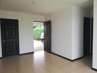 se vende espaciosa casa con amplio patio 20-1425